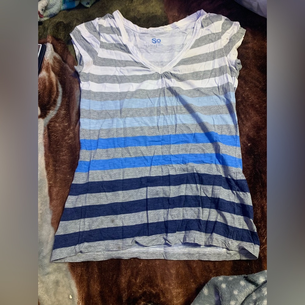 So blue striped tee shirt